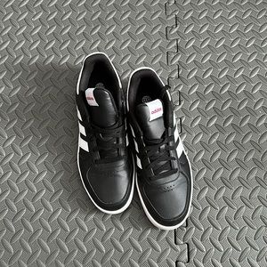 Men’s Adidas sneakers